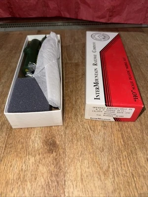 HO Scale Intermountain 10,000 Gallon Tank Car Kit Reading #90980 New - Image 1 of 3