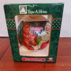 VINTAGE 1999 TRIM A HOME SATIN ORNAMENT SANTA WITH LITTLE BEAR EATING PORAGE - Picture 1 of 4