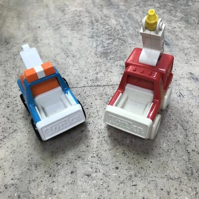 Lote de 2 coches de plástico rojo blanco azul Tonka para camión de bomberos y remolque 1987 Foto 1 de 4