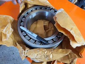 NSK 23128 CAME4C3 SPHERICAL ROLLER BEARING. - Picture 1 of 6