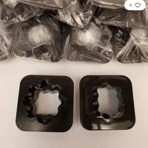 2 x Mini Cortadores de Galletas Tupperware Canape Masa Cortadores de Queso Gadgets Negro Nuevo - Imagen 1 de 3