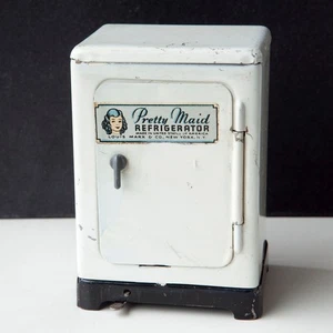 Vintage Louis Marx & Co. Pretty Maid Miniature Refrigerator Toy Made in USA - Picture 1 of 9
