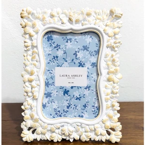 NWT: Laura Ashley - White + Gold Accents, Floral Photo Frame (fits a 4x6 photo) - Picture 1 of 3
