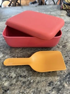 Contenedor de almacenamiento de alimentos para perros Ollie Puptainer con cuchara 7,98" L X 6" W silicona - Imagen 1 de 1