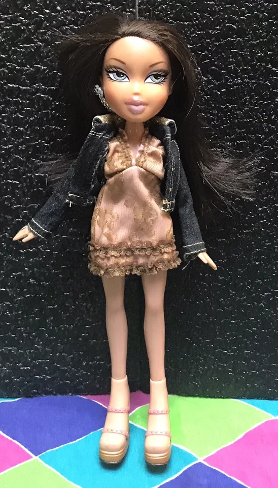 BRATZ DOLL, 10" BE BRATZ GIRL IN COMBO OUTFIT, DARK HAIR, BLUE EYES, 2007, GOOD! - Image 1 of 4