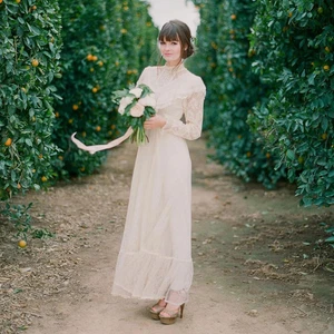 Abiti da sposa vintage Victoria collo alto maniche lunghe volant abiti da sposa - Foto 1 di 6