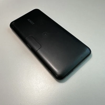 Banco de alimentación de carga inalámbrica Aukey Basix Pro Series 10000 mAh (PB-WL02) Foto 1 de 3