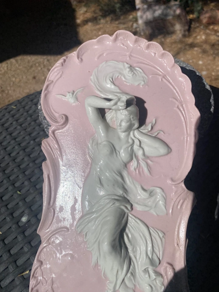 Jasperware antigo/neoclássico/mulheres flutuantes/noite/ morcego/rosa/bisque/arte de parede - Imagem 1 de 4