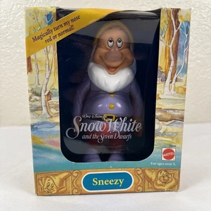 Figura de juguete estornudo de Blancanieves y los siete enanitos de Disney de colección nueva en caja - Imagen 1 de 7