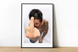 Tommy Lee-Mötley Crüe Band-Promi Shooting Mittelfinger-Flipping Bird-783 - Bild 1 von 4