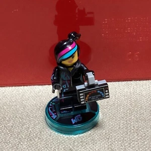LEGO La Lego Película WyldStyle Minifigura con Dimensiones Placa Base - Imagen 1 de 4