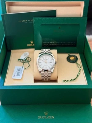 41 mm Rolex Datejust 126300 esfera blanca pulsera Jubilee bisel liso plateado Foto 1 de 4