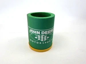 Coozie de espuma verde amarillo John Deere Motorsports Chad Little #23 de colección hecho en EE. UU. - Imagen 1 de 7