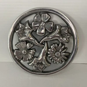 Mariposa Metal Trivet Flowers Round 1992 Floral Footed - Picture 1 of 5