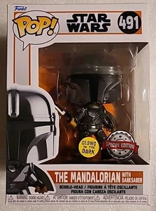 Funko Pop! Vinilo: Star Wars - The Mandalorian with Dark Saber #491 GITD - Imagen 1 de 1