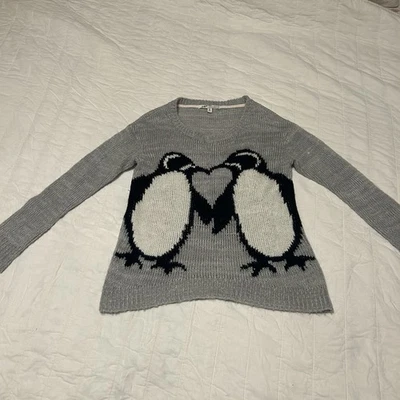 Suéter Pullover Jolt Penguin Heart Love Difuso Negro Blanco Gris Talla M Foto 1 de 3