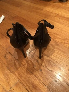 Rock Republic Women Leather Heels Size 8M Black/White Zip Back 5" Heels - Picture 1 of 4