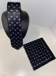UFO Alien Krawatte & Einstecktuch Set schwarz weiß Krawatte Geschenk paranormal Raumschiff - Bild 1 von 10