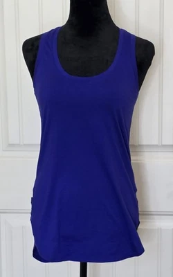 Camiseta sin mangas túnica Fabletics Teresa espalda deportiva cola de camisa dobladillo pequeño recortes laterales púrpura Foto 1 de 4