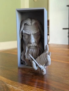 Gandalf Book Nook Diorama | 18cm Tall 3D Printed PLA | Fantasy Bookshelf Insert - Bild 1 von 4