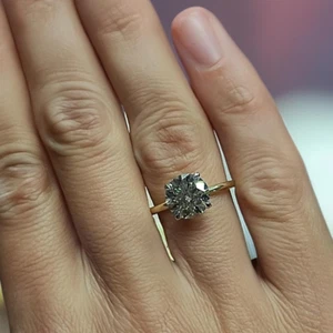 Anello di Fidanzamento Diamante Taglio Tondo 2,20 Ct IGI Coltivato in Laboratorio Oro Giallo 14K - Foto 1 di 11