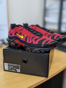 air max plus red black
