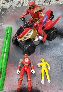 Lote de figuras de motocicleta Power Rangers Ninja Storm Red Ranger & Tsunami 2002 de colección - Imagen 1 de 4