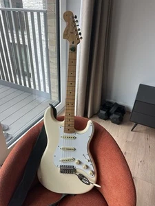 Fender Jimi Hendrix Stratocaster MIM 2023 Olympic White + Tasche + 10 Fender Plektren - Bild 1 von 9