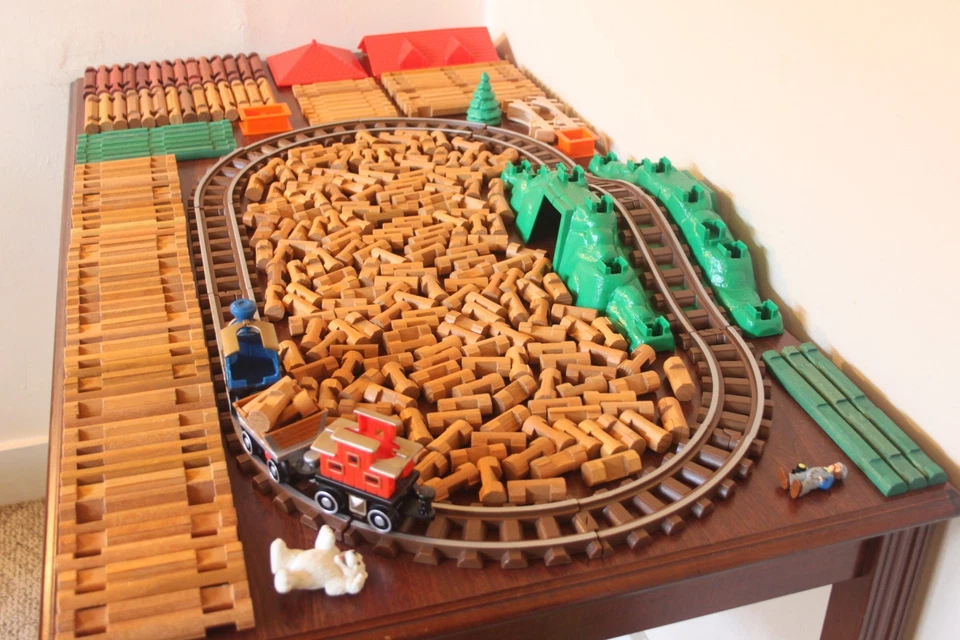 ENORME Lote 326 Piezas Troncos Lincoln Juego Tren Vintage Puente 3 Coches Techos Ventanas Foto 1 de 4