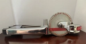 Etichettatrice vintage Dymo con nastro cromato per goffratura a mano - Foto 1 di 7
