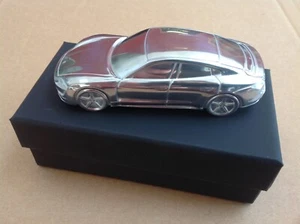 Porsche Taycan 2019 - Chrom Modell Maßstab 1:43 Briefbeschwerer Limited Edition  - Bild 1 von 3