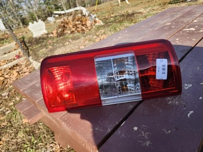Luz trasera del lado del conductor Ford Transit Connect 2010-13  Foto 1 de 4