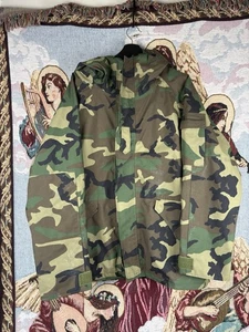 USGI Woodland Camo Goretex Parka Jacket Cold Weather ECWCS Men’s Large Reg GUC - Picture 1 of 9