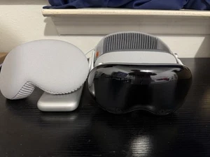 Apple Vision Pro 1TB - Picture 1 of 1