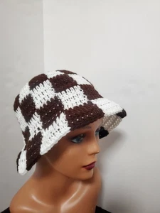 Ganchillo Café y Blanco Cuadros Cubo Sombrero Hecho a Mano Hippie Boho Festival Sombrero - Imagen 1 de 11