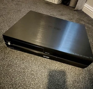 Toshiba HD XE-1 Flagship HD DVD Player + Over 40 Titles - Picture 1 of 9