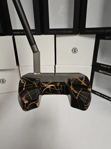 Bettinardi Tour Edición Inovai 6.0 Mokume Inclinado Putter Headcover T Hive 35 pulgadas - Imagen 1 de 7