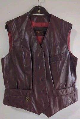 Colete de Couro Vintage ETIENNE AIGNER 70’s Tamanho 14 Vermelho Oxblood com Cabide - Imagem 1 de 4