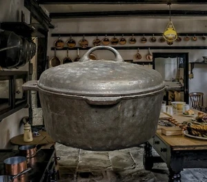 Vintage Cast Iron Pot - Picture 1 of 8