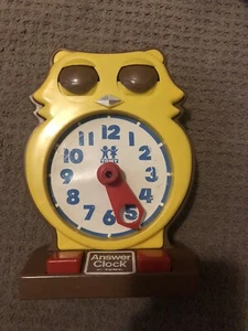 Vintage 1975 Tomy Answer Clock Children's Learning/Education Toy - Bild 1 von 4
