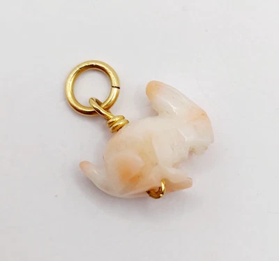 Petit pendentif antique or 18k lapin gravé en corail (circa 1920) - Photo 1/4