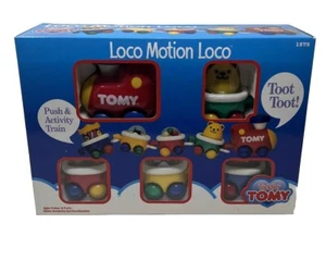 TOMY TOMMIES LOK BEWEGUNGSSCHLOSS ZUG SPIELZEUG FÜR BABY & KINDER - 10 Monate NEU IM KARTON - Bild 1 von 6