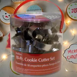 Wilton Holiday Christmas Cookie Cutter Set 18 Metal Shapes Never Used - Picture 1 of 4