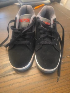 Heelys schwarz und rot Größe 6 Jugendliche mit Rollen Skaterschuhe gebraucht - Bild 1 von 15