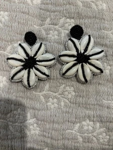 Large Shells & Beads Earrings Lovely w/ Black & White Outfit - Picture 1 of 4
