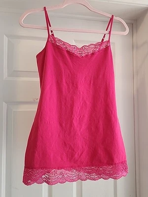 Camiseta sin mangas Express Rosa Cami M Coqueta Y2K Romántica Borde de Encaje Barbie Core Prep   Foto 1 de 4