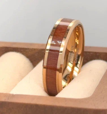 Anillo con incrustaciones de madera de koa hawaiano banda elegante de tungsteno oro rosa regalo para novia Foto 1 de 4