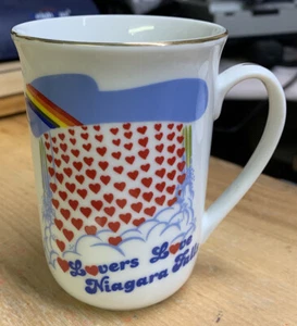 Taza de taza de café vintage de los 80 ""Lovers Love Niagara Falls"" cerámica labial dorada en muy buen estado (B3) - Imagen 1 de 8