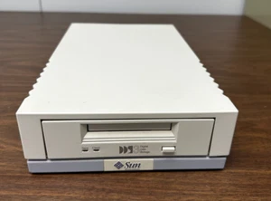 SUN Microsystems P/N 599-2107-01 DDS3 external SCSI tape drive - Afbeelding 1 van 3
