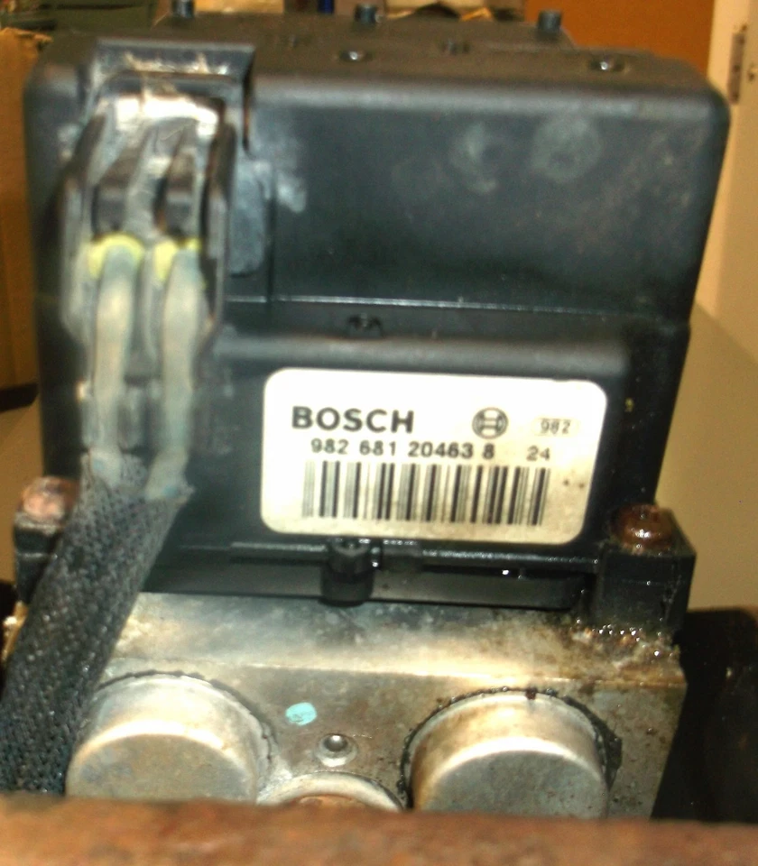 2005-2006 FORD PICKUP F150 LINCOLN MARK LT 4X4 ABS PUMP AND MOTOR - Image 1 of 4